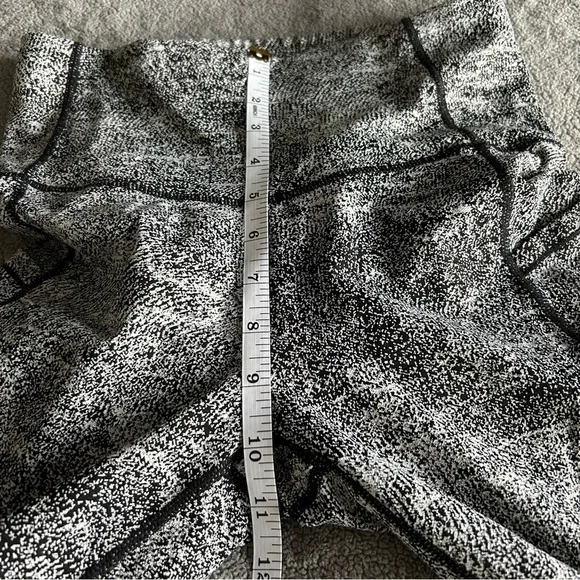 Bundle of Gray and Black Activewear, Gym, Running Leggings Set with Pockets - Picture 10 of 13